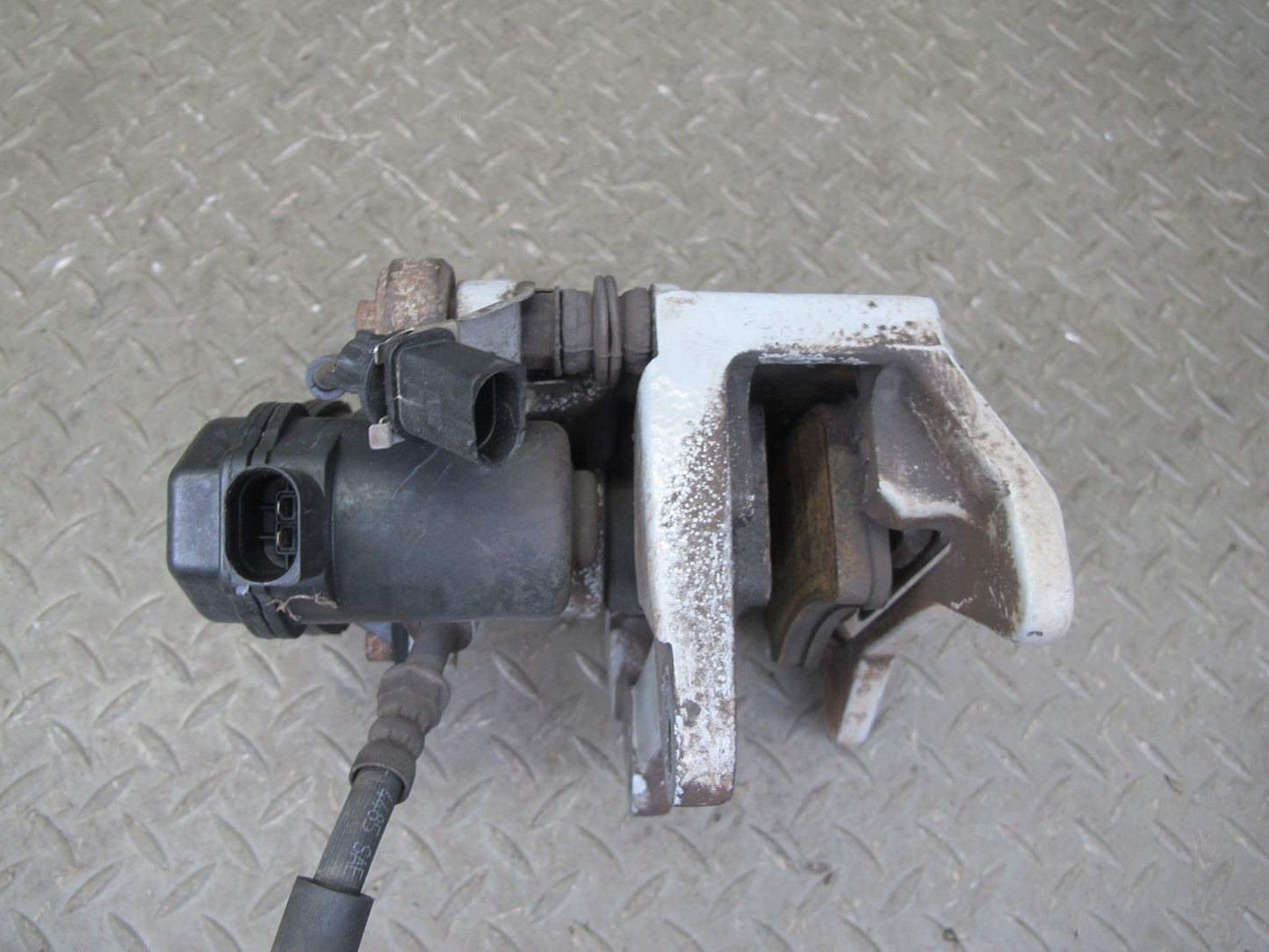 2015-2018 Porsche Macan S Rear Left & Right Brake Caliper Set of 2