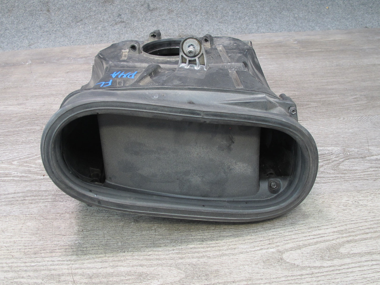2015-2018 Porsche Macan Engine Left Air Intake Cleaner Filter Box 95B128607