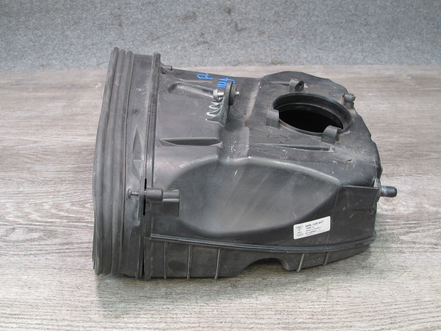 2015-2018 Porsche Macan Engine Left Air Intake Cleaner Filter Box 95B128607