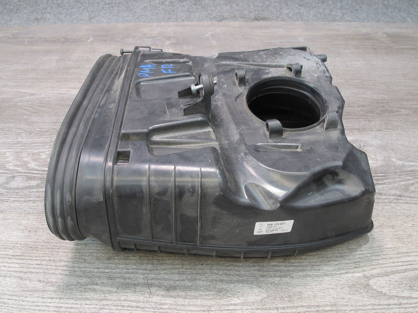 2015-2018 Porsche Macan Engine Right Air Intake Cleaner Filter Box 95B129607