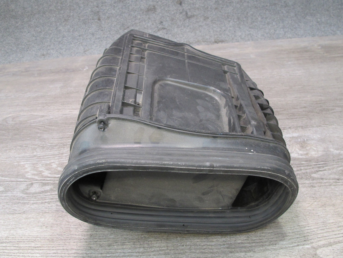 2015-2018 Porsche Macan Engine Right Air Intake Cleaner Filter Box 95B129607