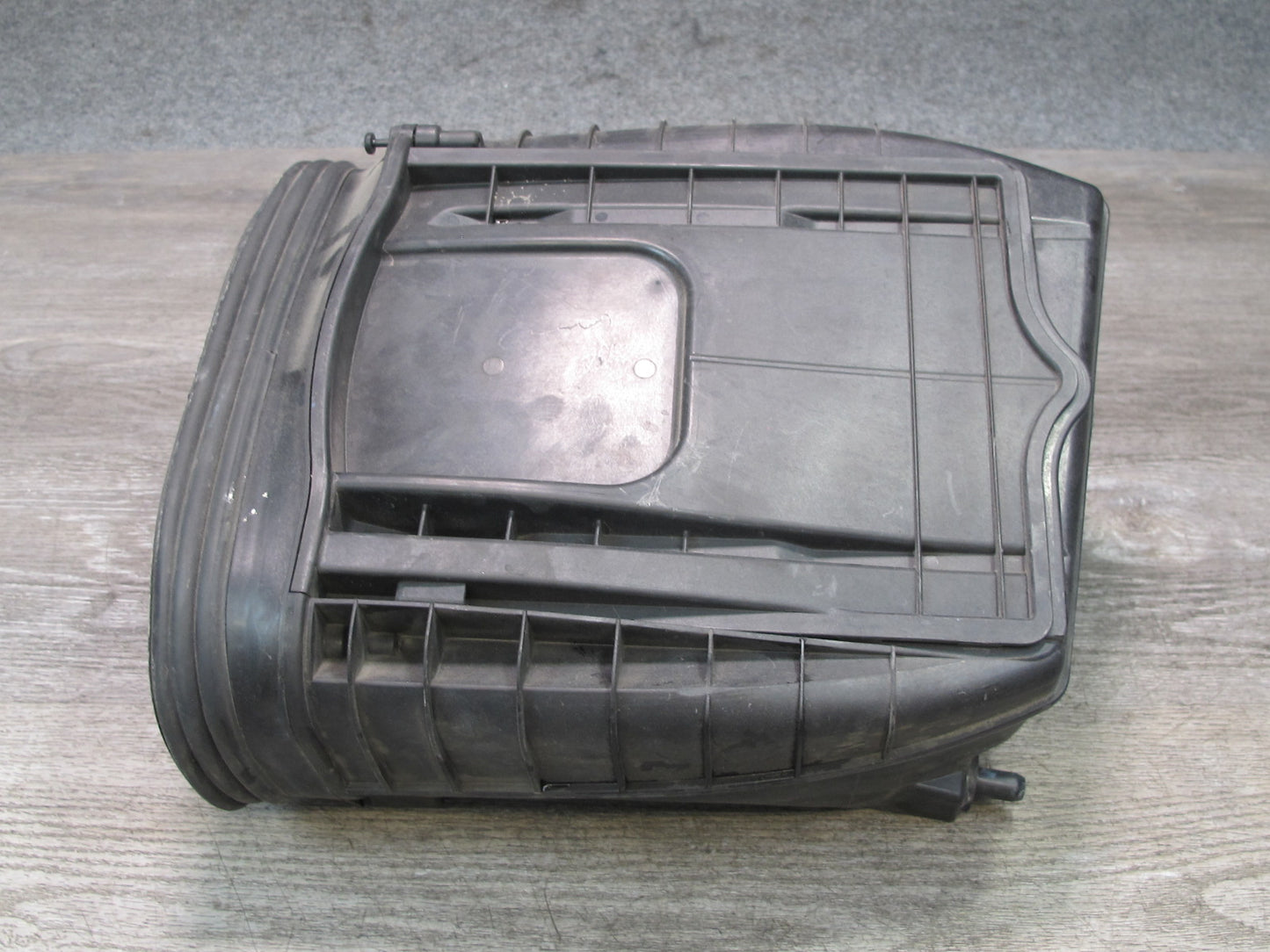2015-2018 Porsche Macan Engine Right Air Intake Cleaner Filter Box 95B129607