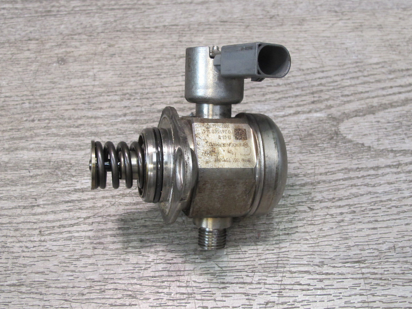 2010-2014 BMW E71 X6 X6M 4.4L Right High Pressure Fuel Pump