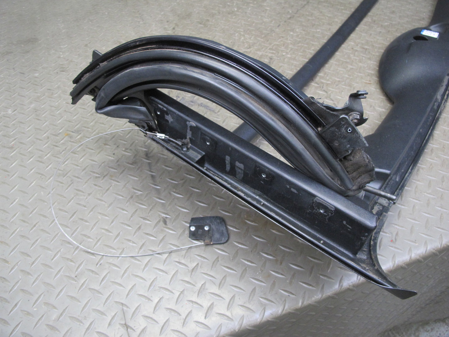 07-10 Saturn SKY Convertible Folding TOP Roof Front Frame Support Panel OEM
