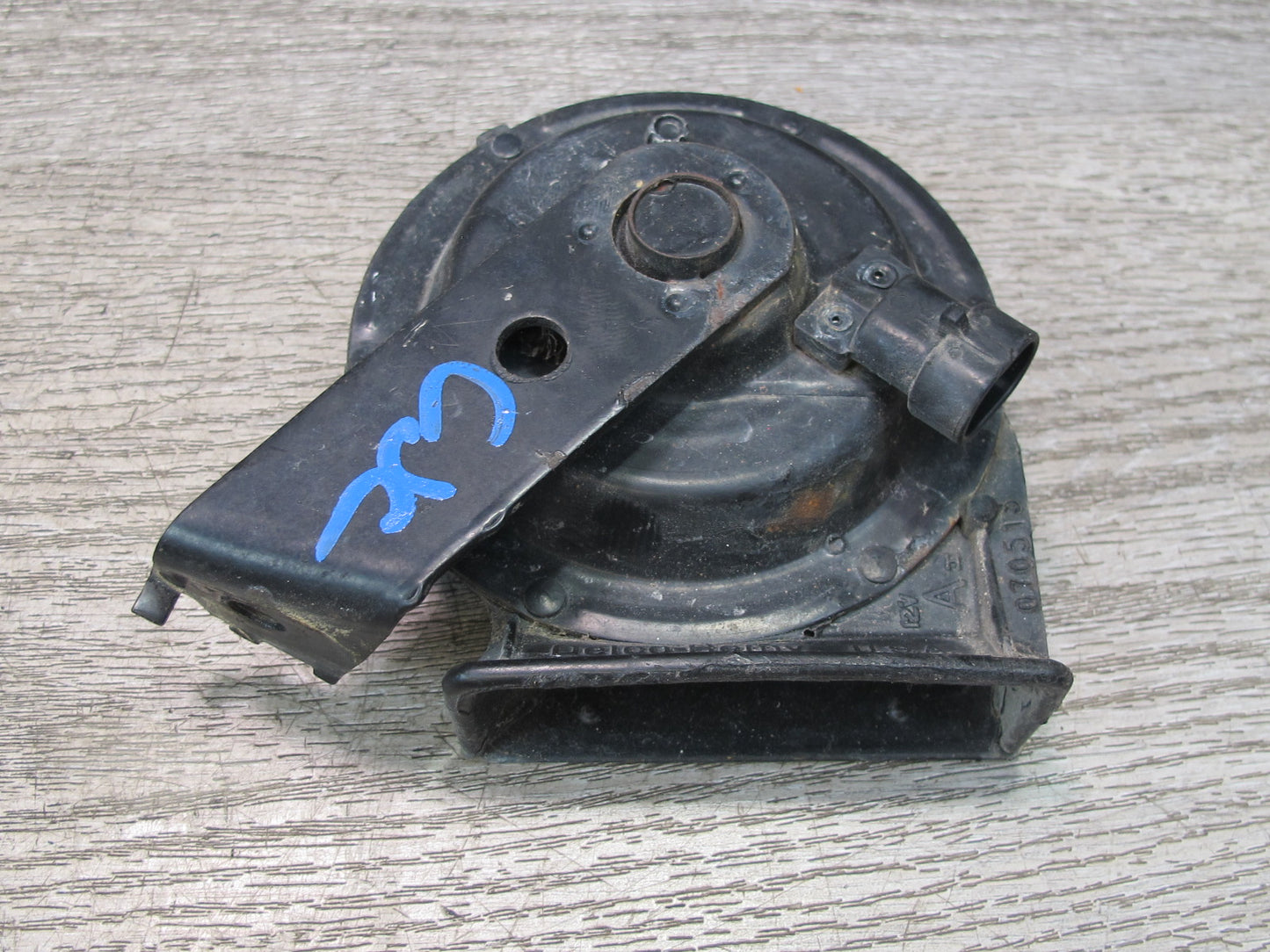 84-96 Chevrolet Corvette C4 Set of 2 High & Low Tone Note Pitch Horn Signal OEM