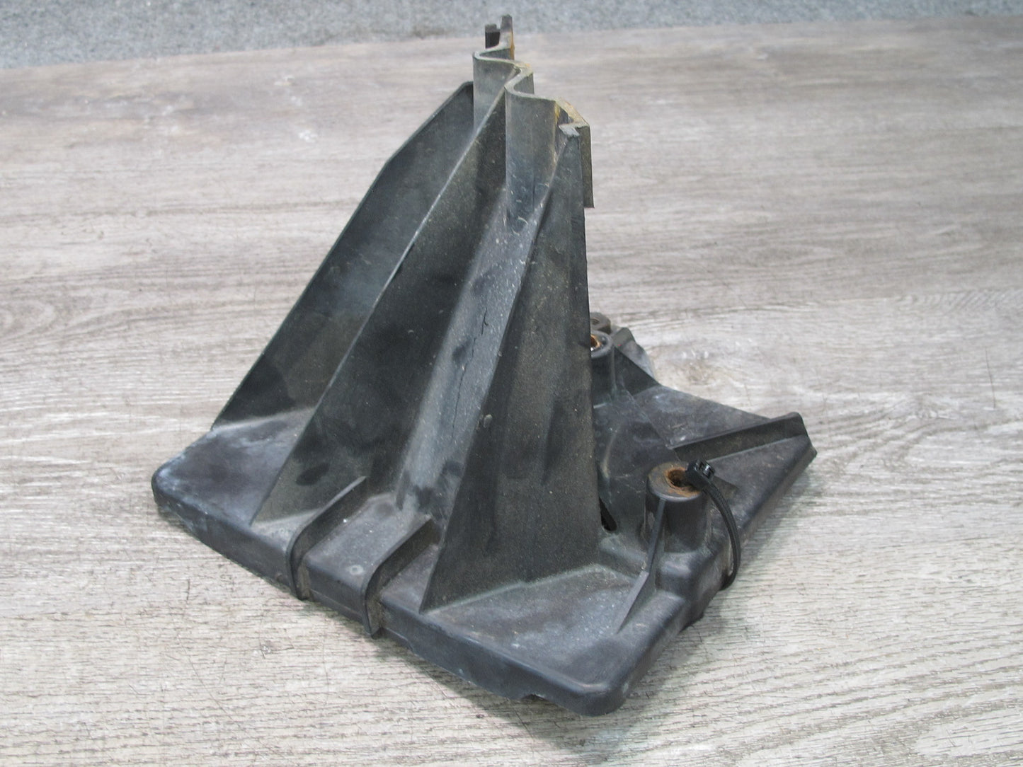 84-96 Chevrolet Corvette C4 Battery Tray Support Holder 14064574 OEM