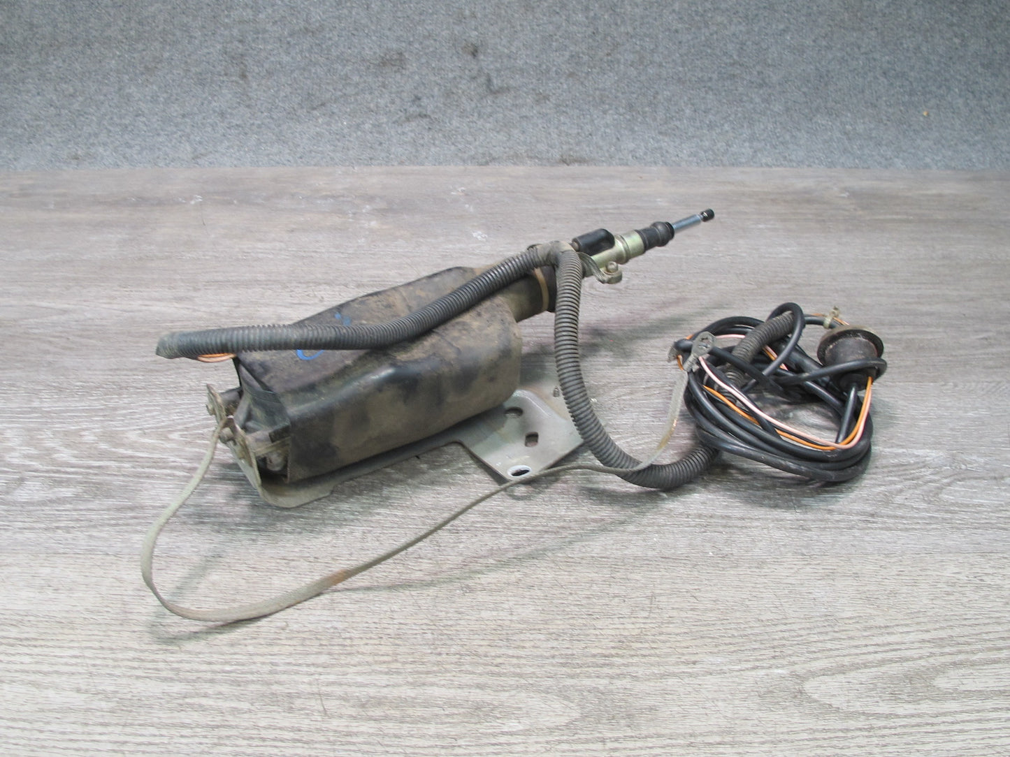 93-96 Chevrolet Corvette C4 Power Telescopic Radio Antenna OEM