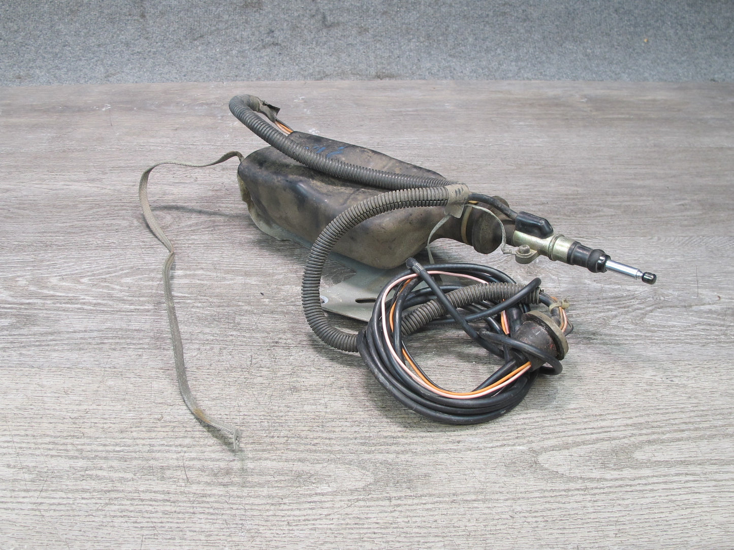 93-96 Chevrolet Corvette C4 Power Telescopic Radio Antenna OEM