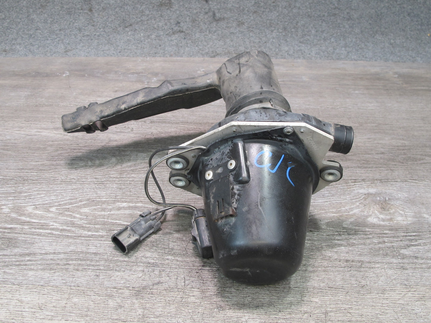 92-93 Chevrolet Corvette C4 Secondary Air Injection Smog Pump w Duct OEM