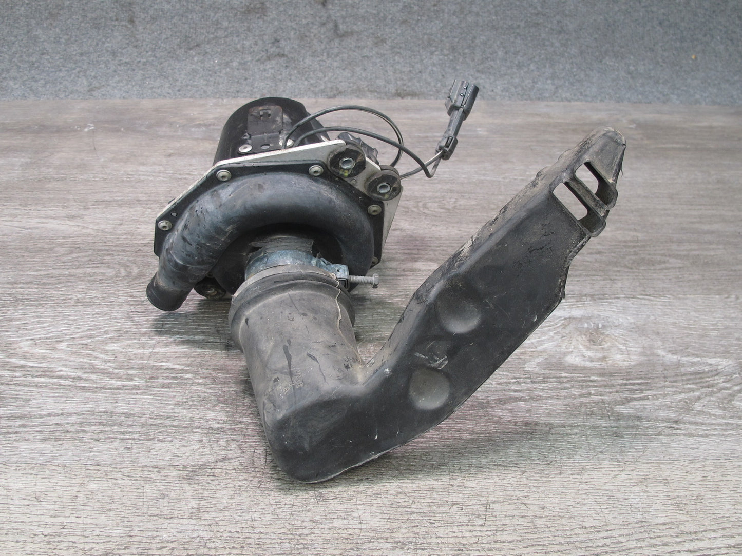 92-93 Chevrolet Corvette C4 Secondary Air Injection Smog Pump w Duct OEM