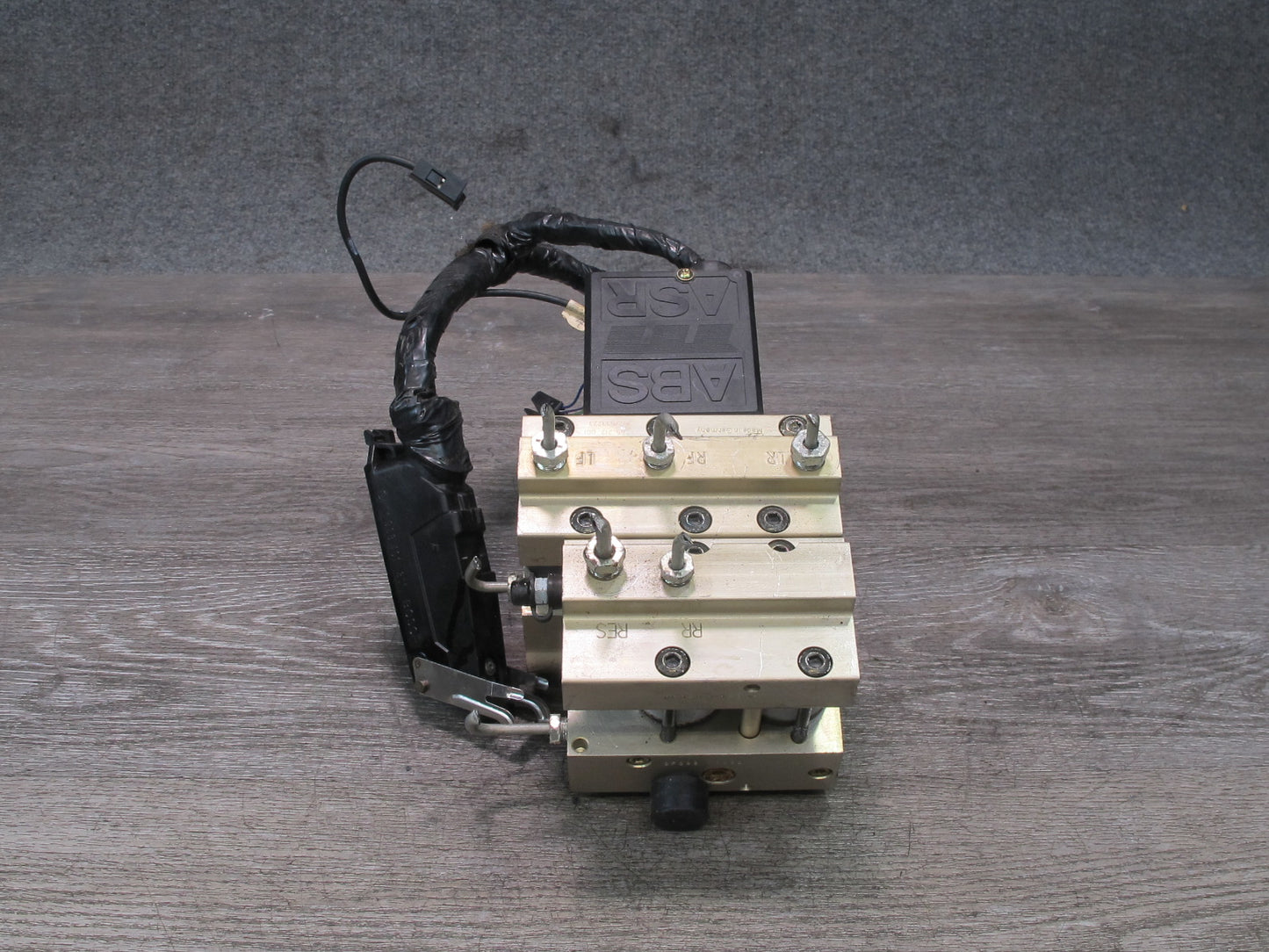 92-94 Chevrolet Corvette C4 Anti Lock Brake ABS Pump Module Unit OEM