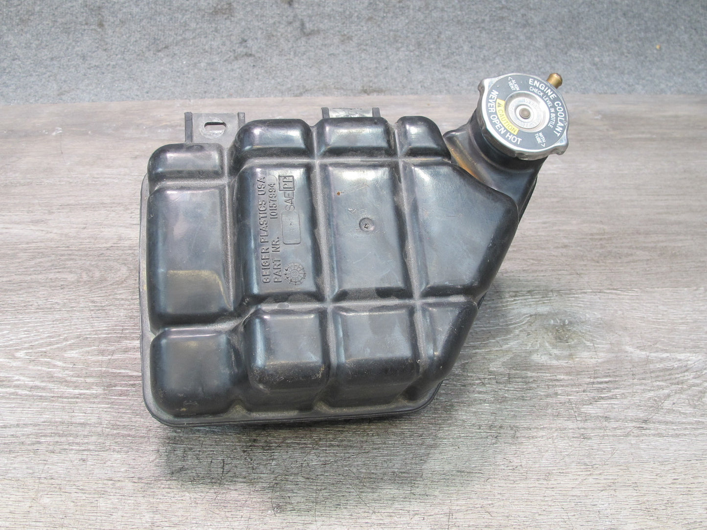 90-96 Chevrolet Corvette C4 Engine Radiator Surge Expansion Tank 10157994 OEM