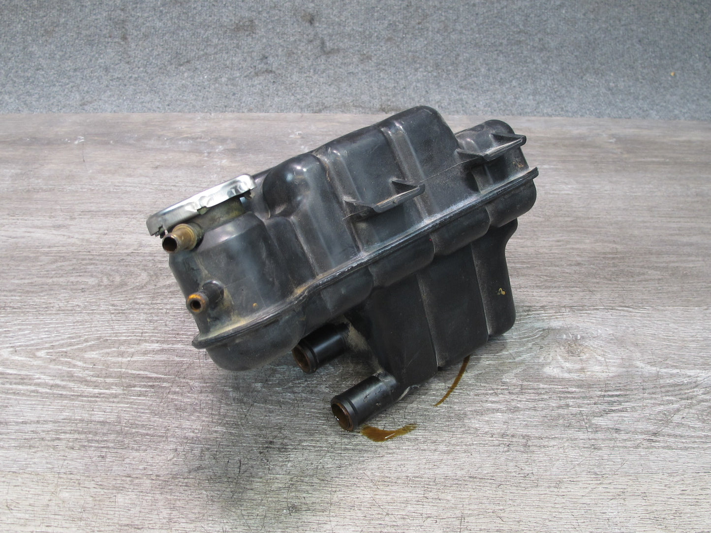 90-96 Chevrolet Corvette C4 Engine Radiator Surge Expansion Tank 10157994 OEM