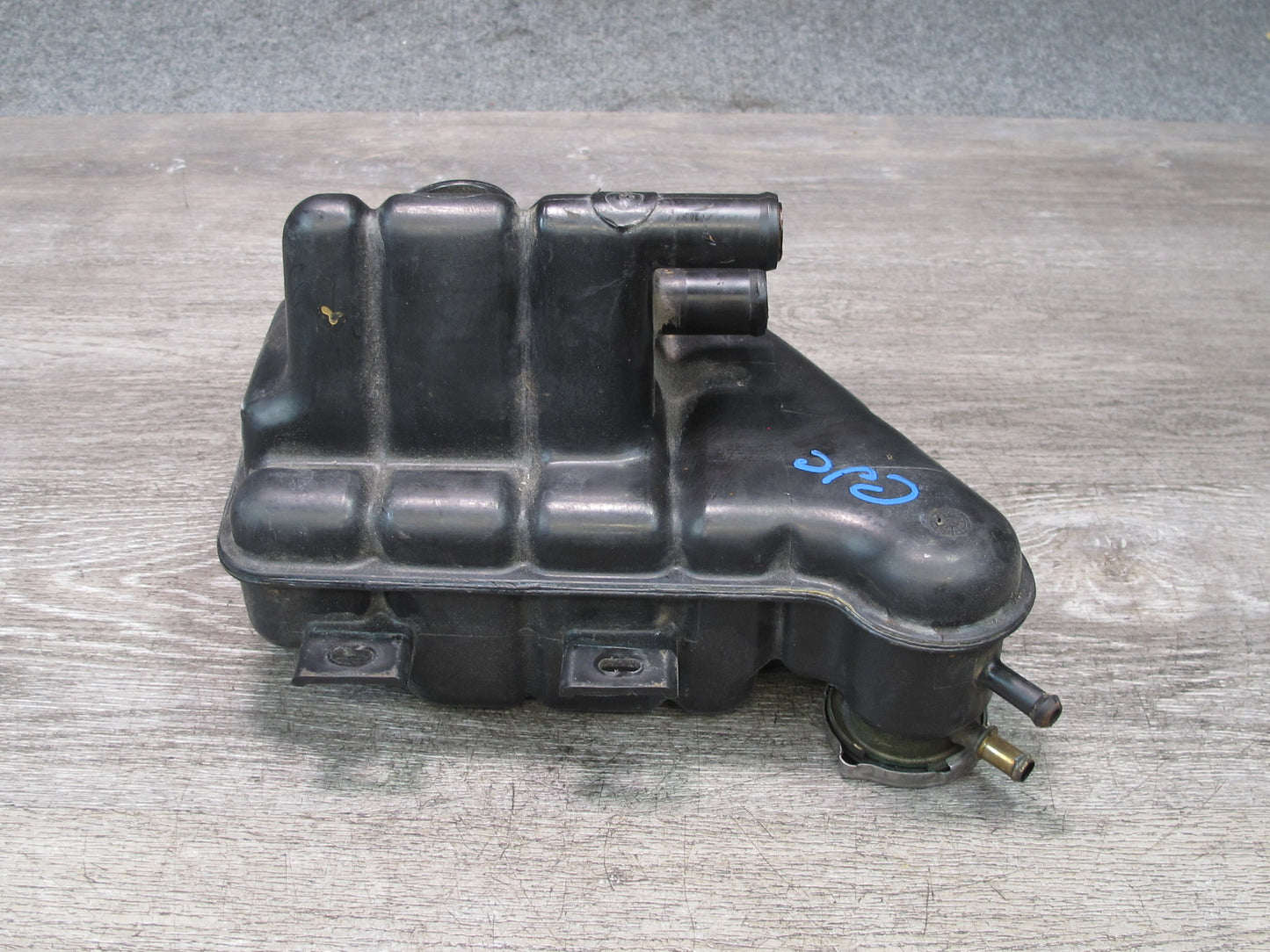 90-96 Chevrolet Corvette C4 Engine Radiator Surge Expansion Tank 10157994 OEM