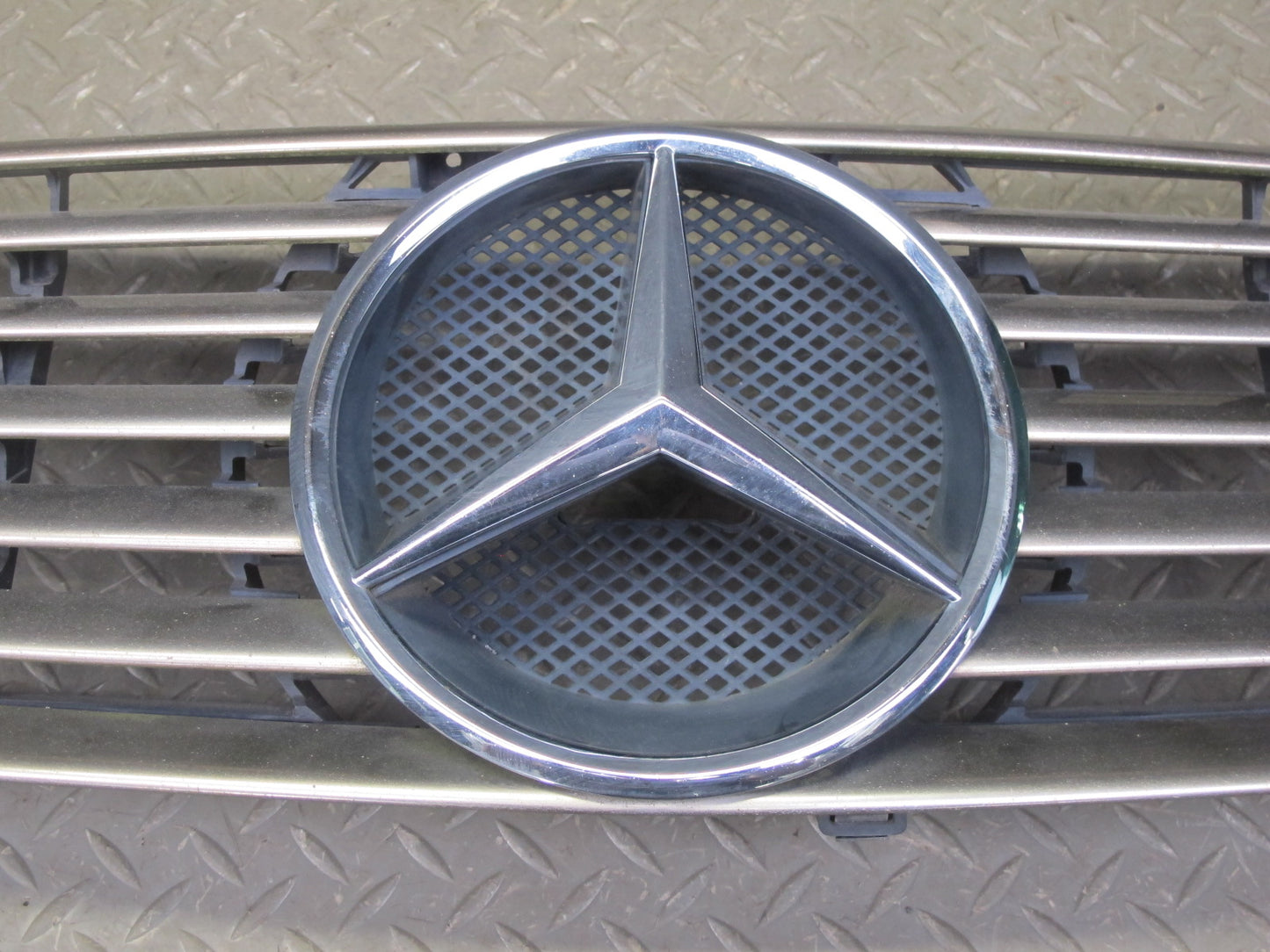 96-99 Mercedes W140 C140 CL Coupe Front Hood Grille w Emblem 1408880060 OEM