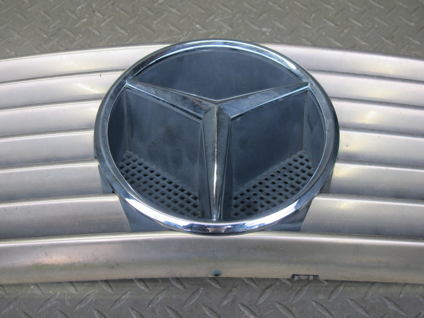 96-99 Mercedes W140 C140 CL Coupe Front Hood Grille w Emblem 1408880060 OEM