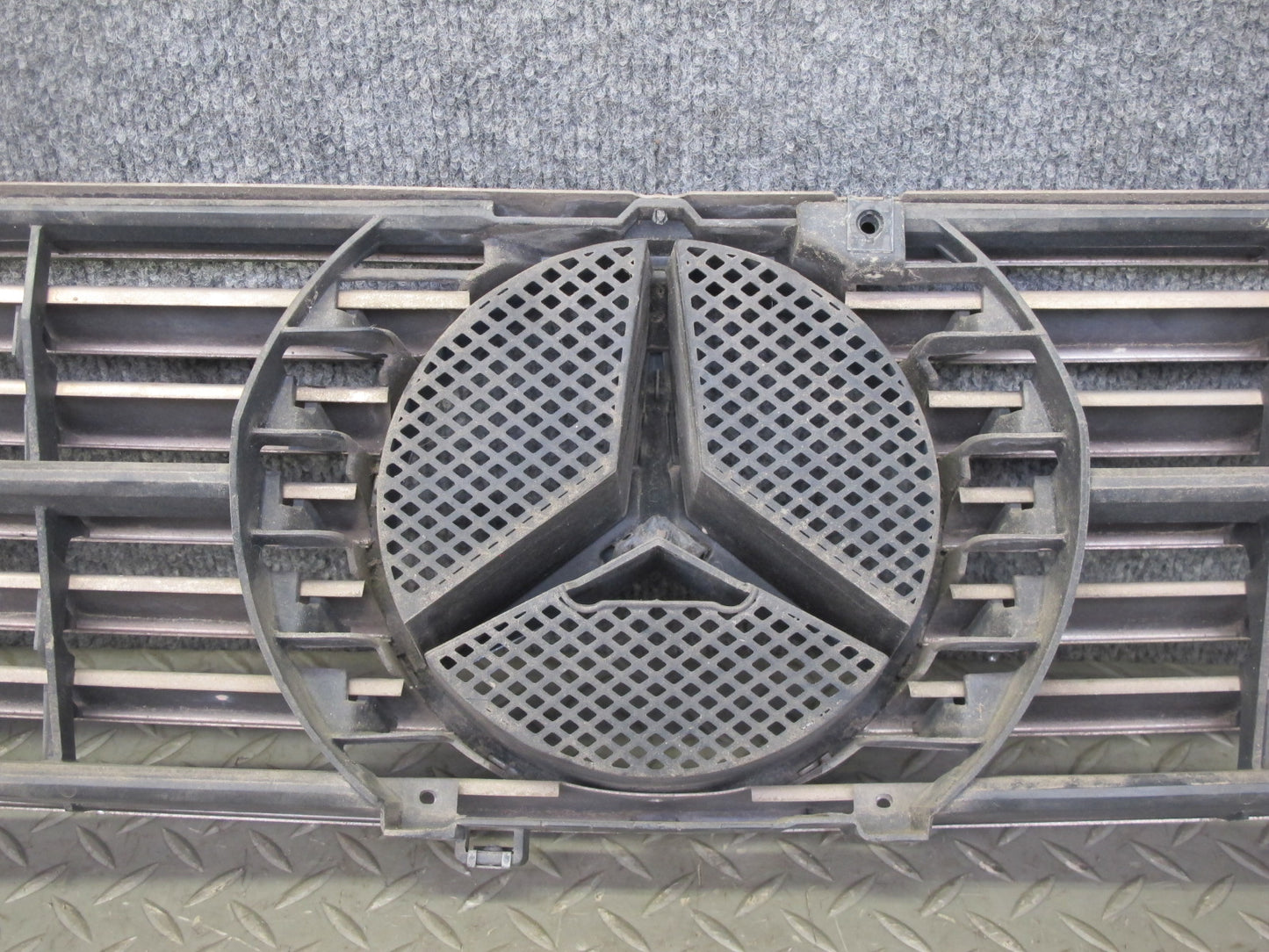 96-99 Mercedes W140 C140 CL Coupe Front Hood Grille w Emblem 1408880060 OEM