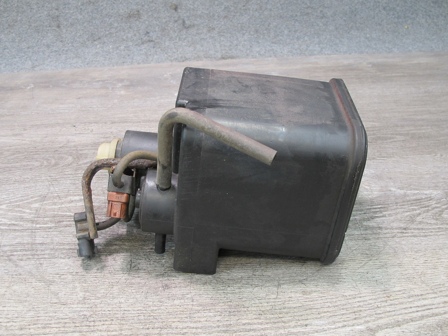 97-00 Lexus JZZ31L SC400 SC300 Fuel Vapor Charcoal Canister w Sensor OEM
