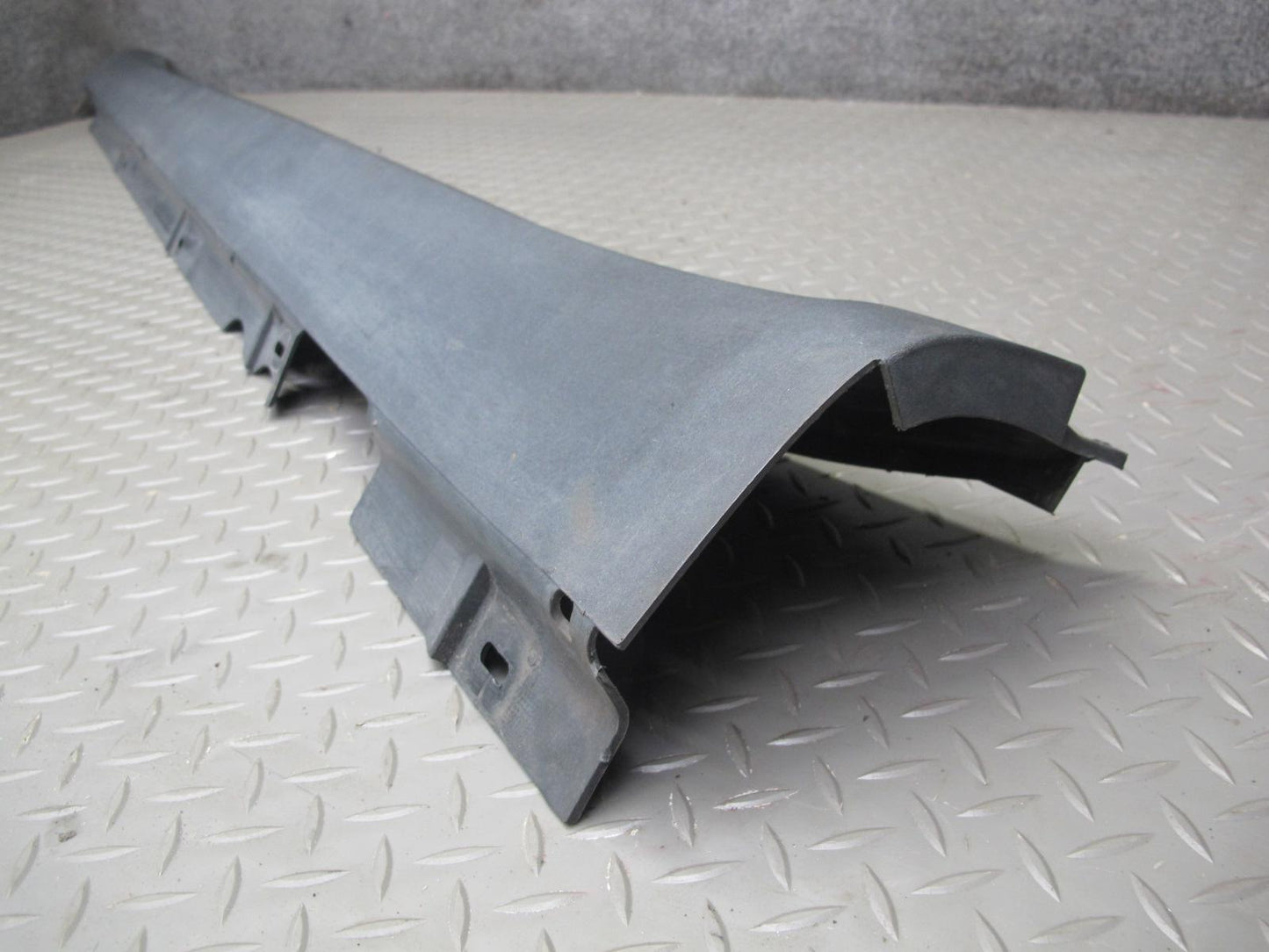 2015-2018 Porsche Macan 95B Side Skirt Rocker Panel Molding Mount Bracket Set