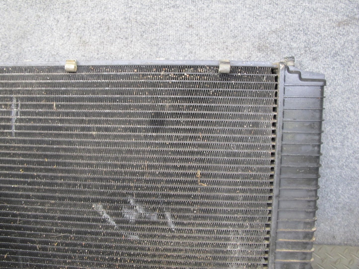 1984-1986 Porsche 928 S A/T Engine Motor Cooling Radiator 92810604001