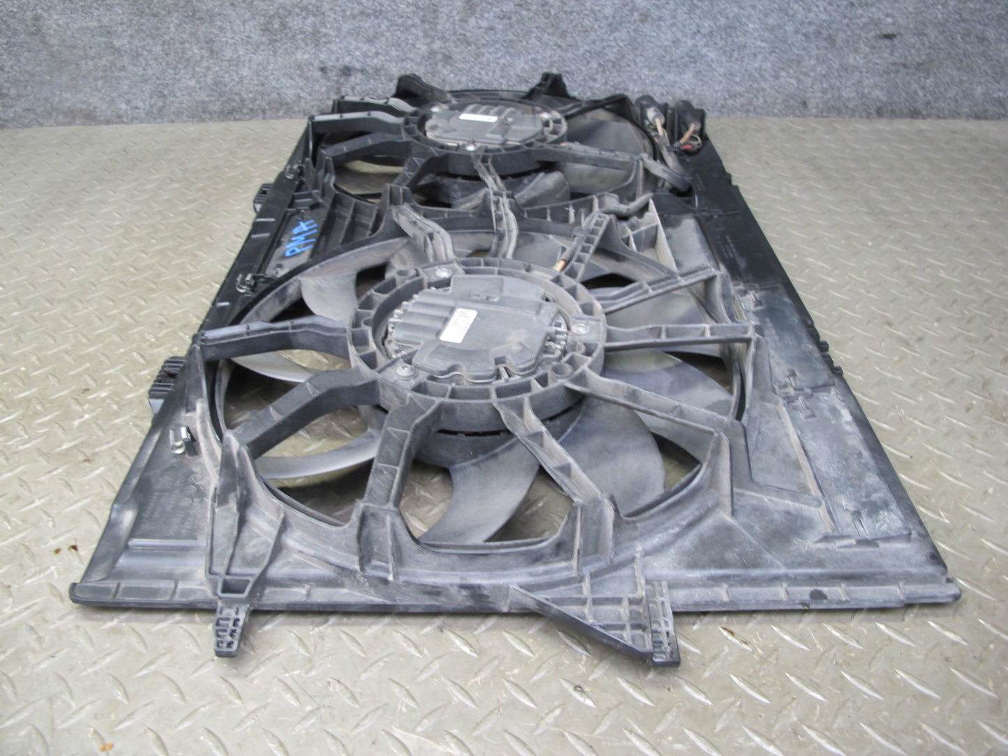 2015-2018 Porsche Macan 3.0L 3.6L Engine Cooling Fan Motor Shroud 95B121207