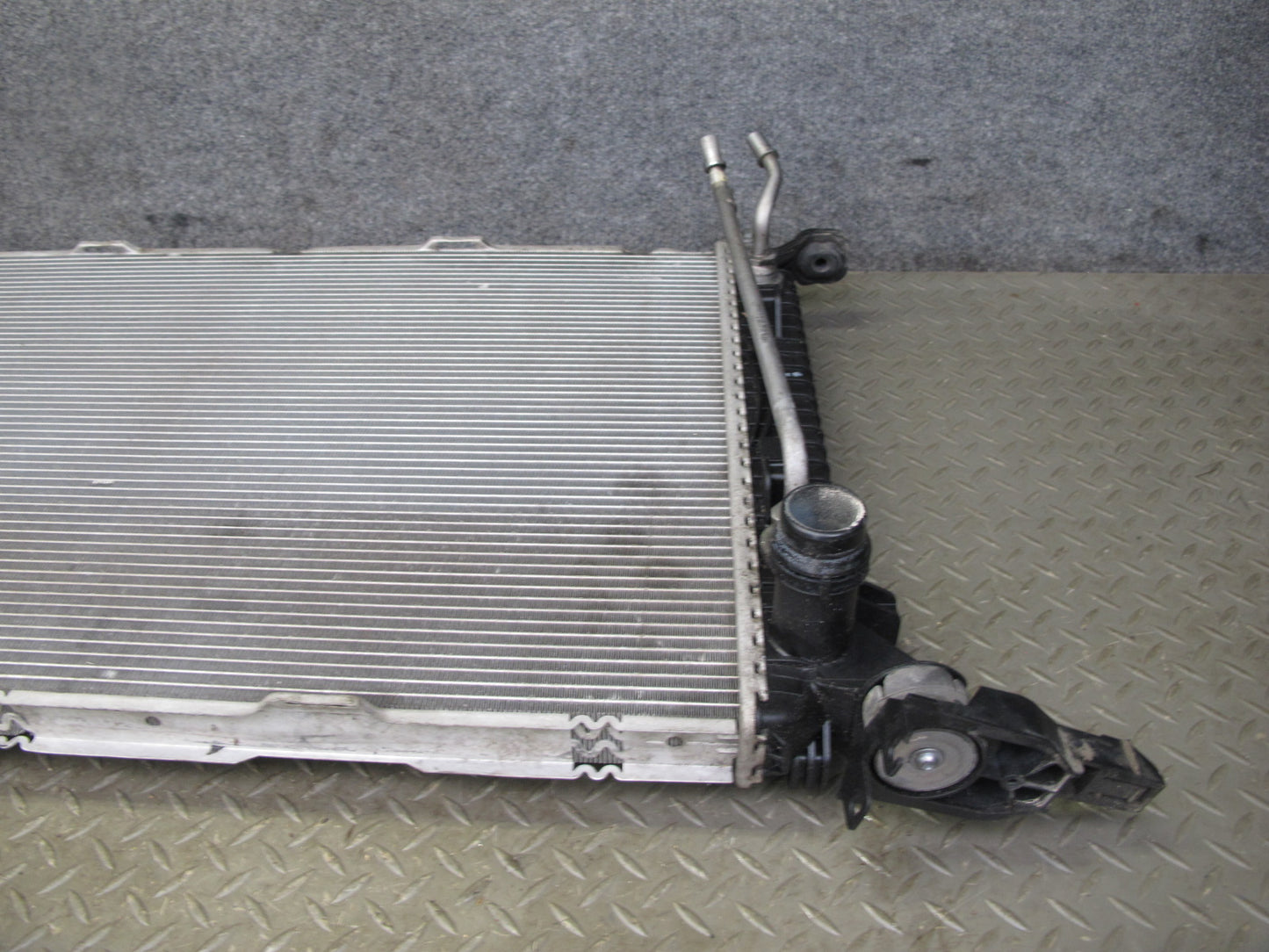 2015-2021 Porsche Macan S 3.0L Engine Cooling Radiator 8K0121251AA