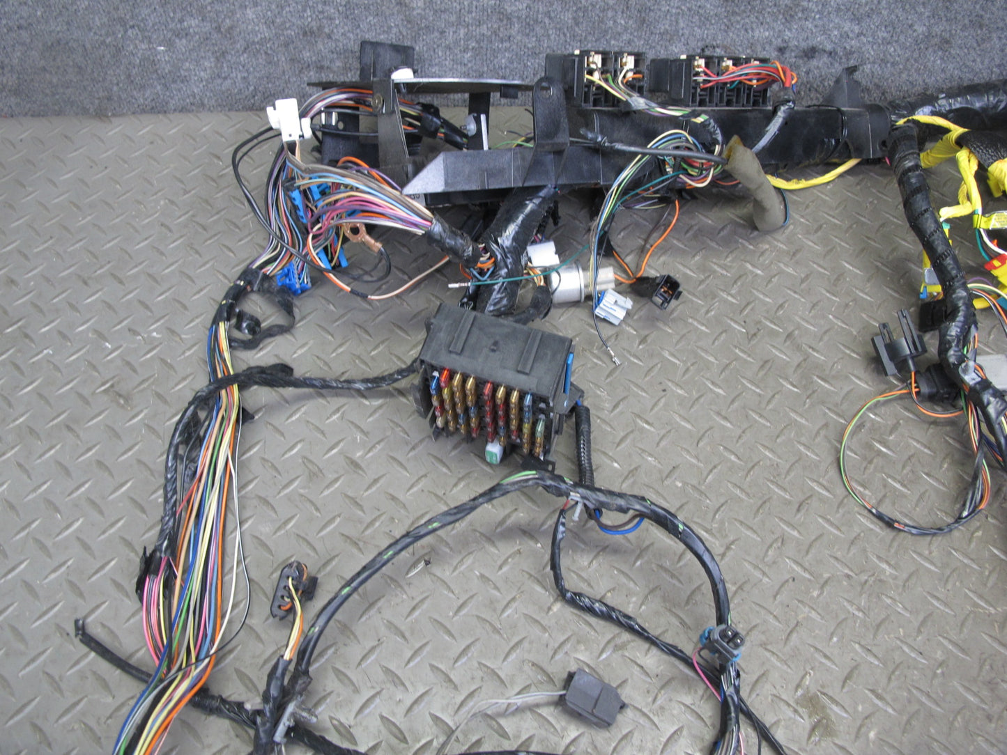 1993 Chevrolet Corvette C4 Coupe A/T Dash Wire Wiring Harness w Fuse Box OEM