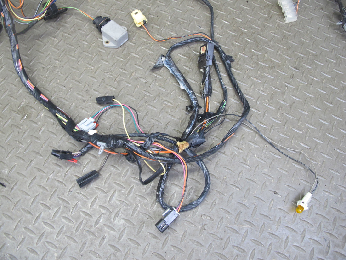 1993 Chevrolet Corvette C4 Coupe A/T Dash Wire Wiring Harness w Fuse Box OEM