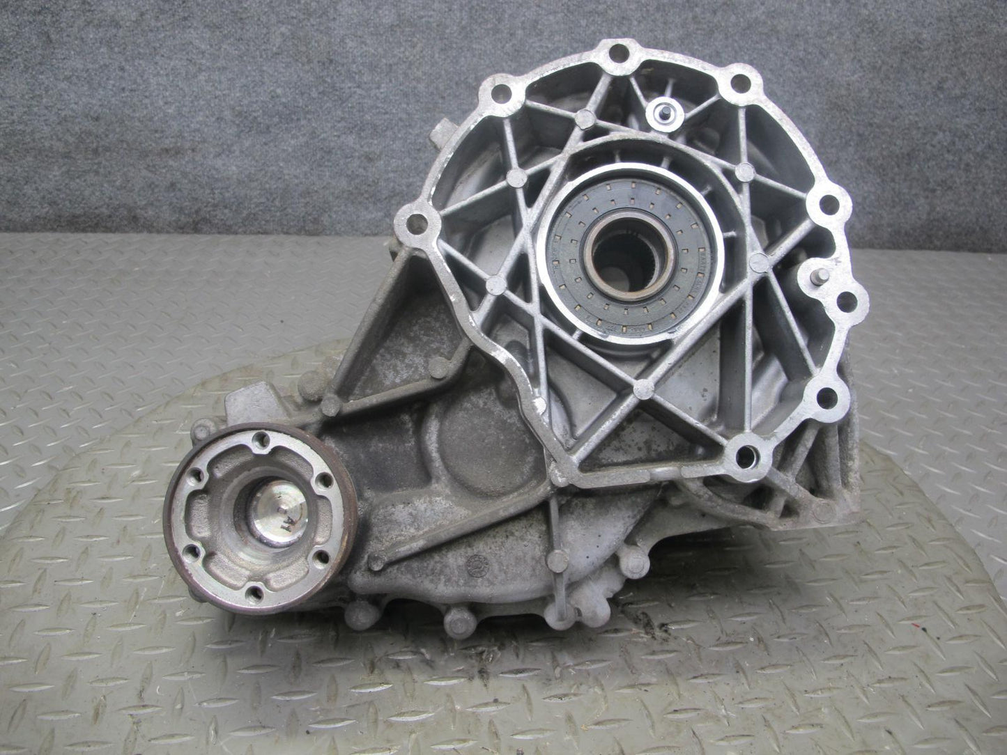 2017-2020 Maserati Levante M161 3.0L AWD Transfer Case Box w Motor 670038072