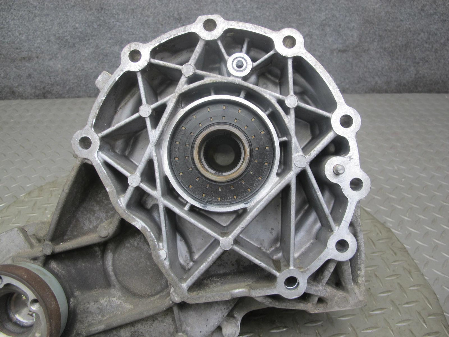 2017-2020 Maserati Levante M161 3.0L AWD Transfer Case Box w Motor 670038072