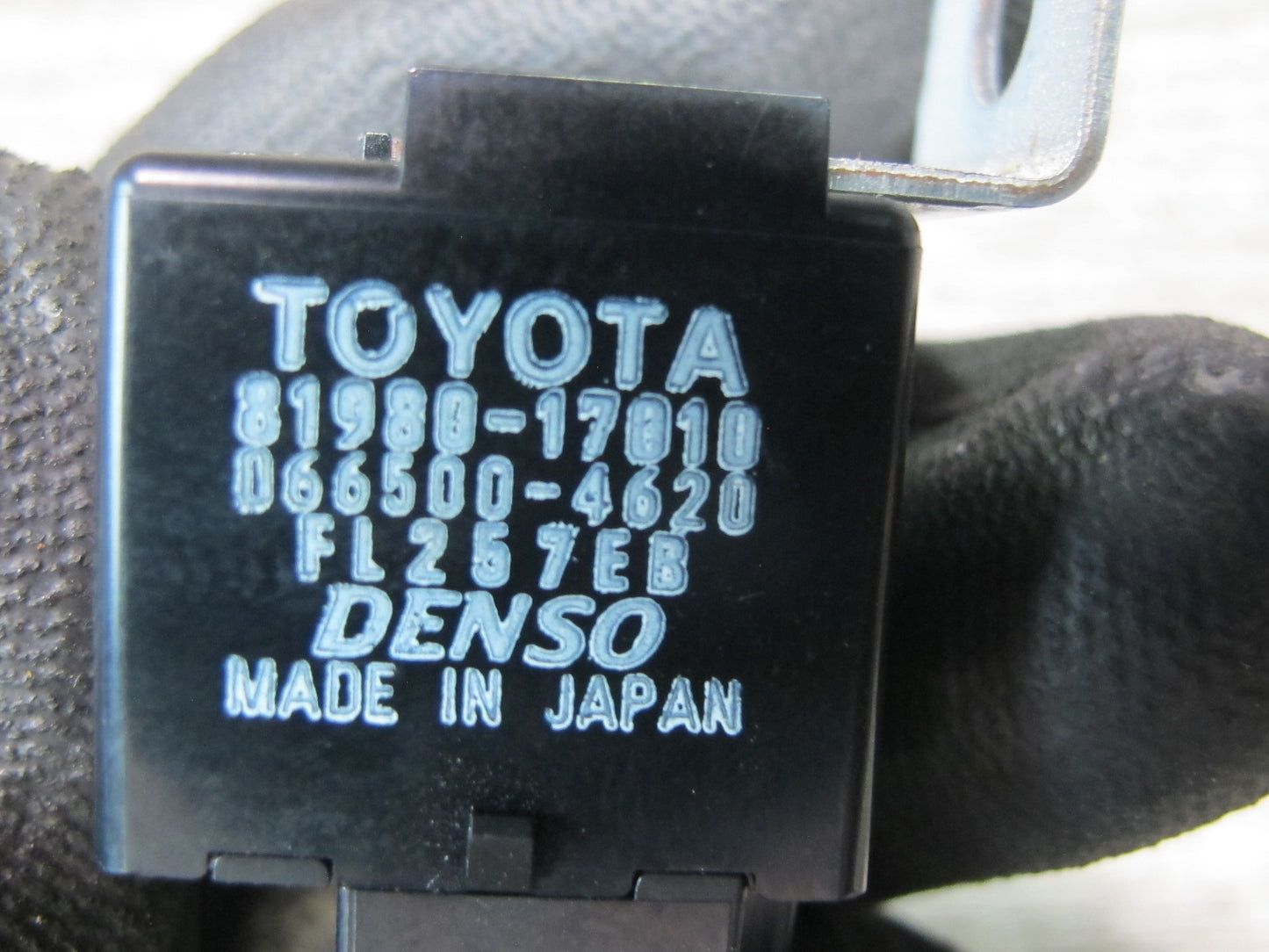 00-05 Toyota MR2 Spyder ZZW30L Flasher Relay Module 81980-17010 OEM