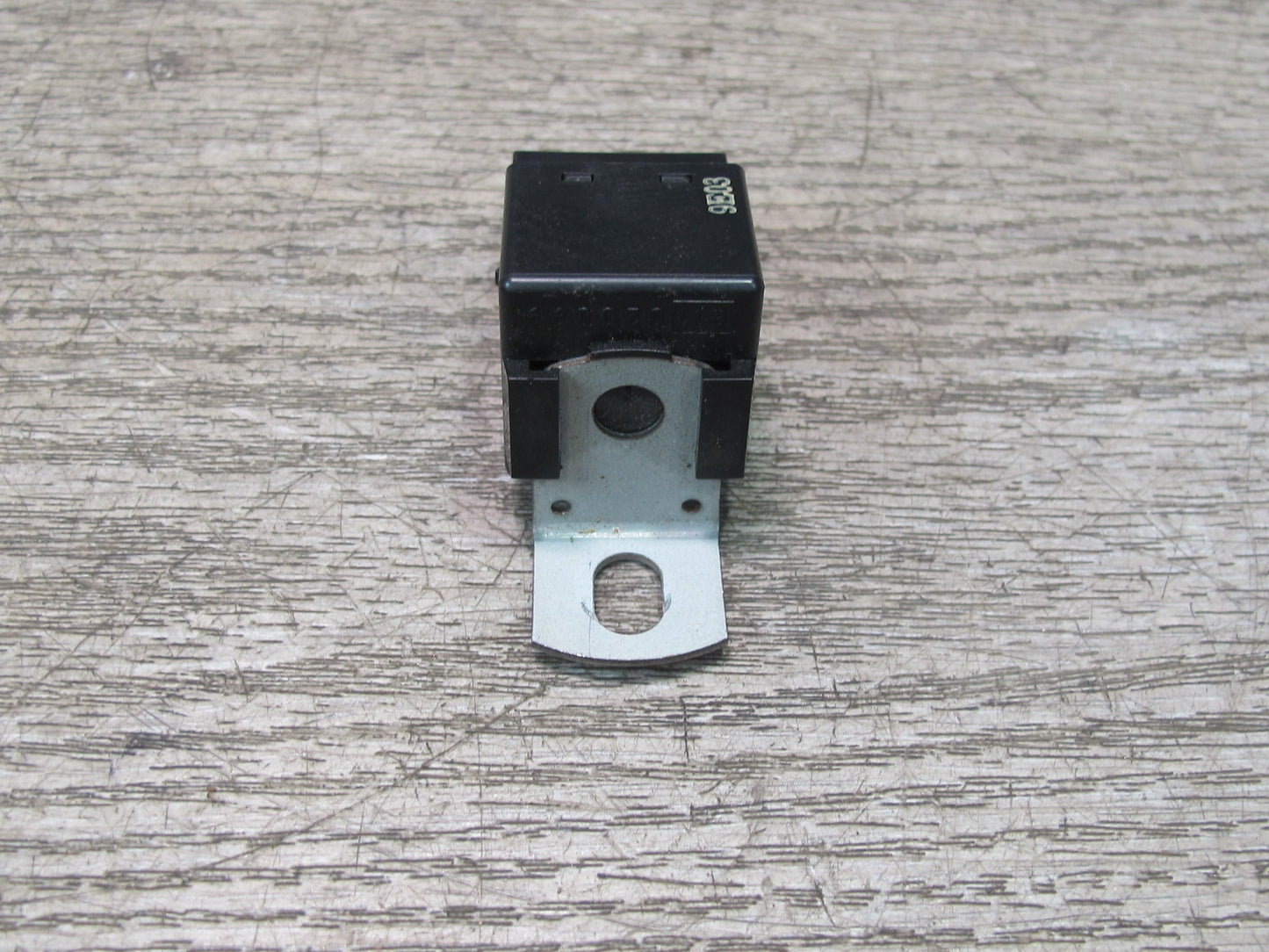 00-05 Toyota MR2 Spyder ZZW30L Flasher Relay Module 81980-17010 OEM