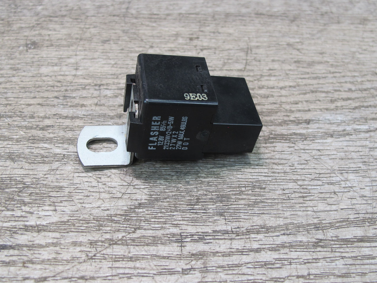 00-05 Toyota MR2 Spyder ZZW30L Flasher Relay Module 81980-17010 OEM