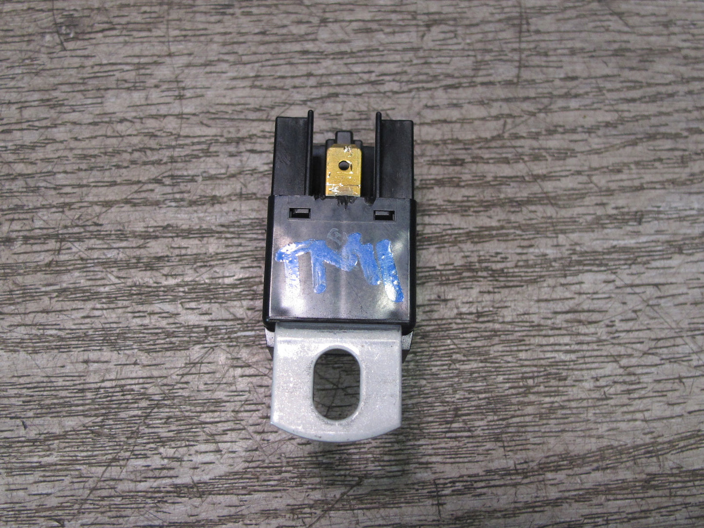 00-05 Toyota MR2 Spyder ZZW30L Flasher Relay Module 81980-17010 OEM