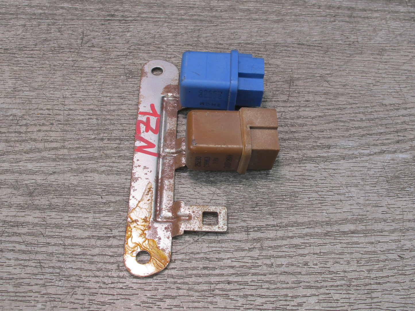 90-96 Nissan 300ZX Z32 Set of 2 Relay w Mount Bracket Assembly OEM