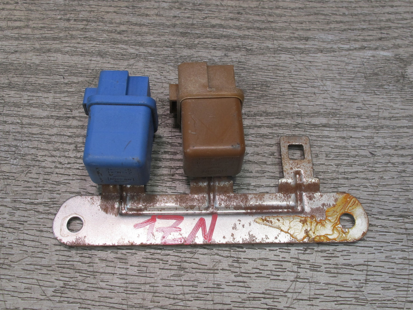 90-96 Nissan 300ZX Z32 Set of 2 Relay w Mount Bracket Assembly OEM