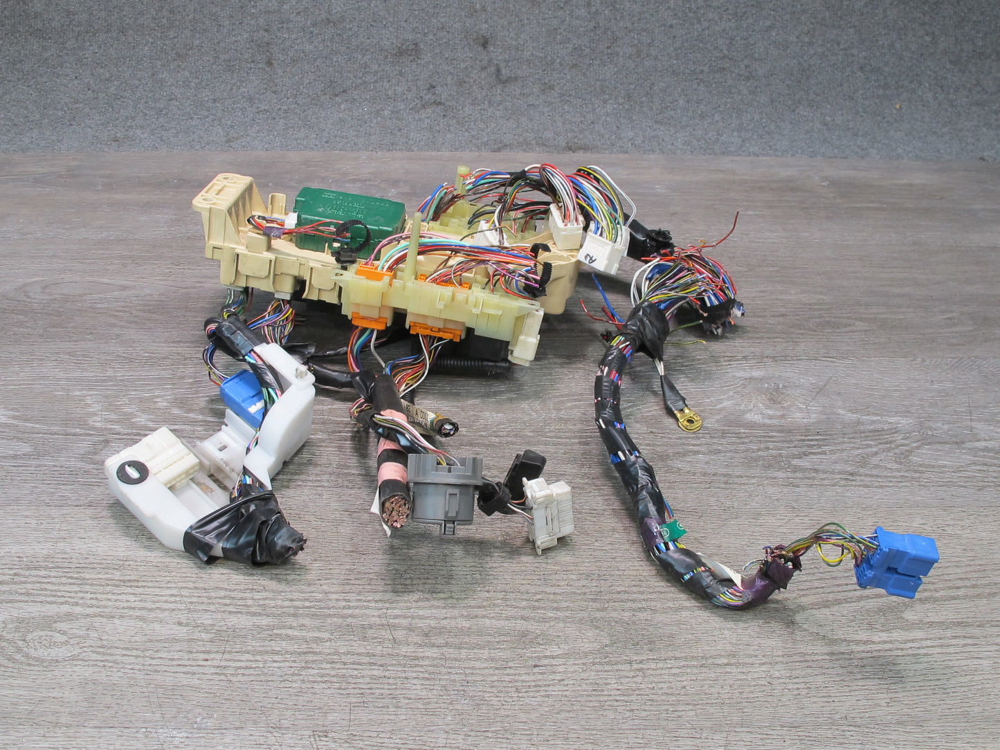 97-98 Lexus JZZ31L SC300 Interior Fuse Relay Box Module w Integration Relay OEM