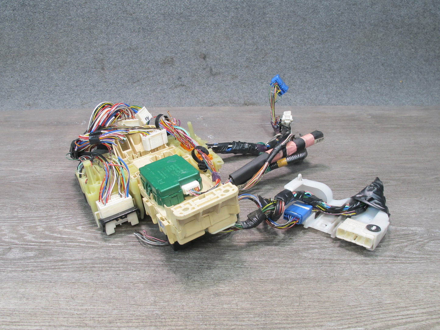 97-98 Lexus JZZ31L SC300 Interior Fuse Relay Box Module w Integration Relay OEM