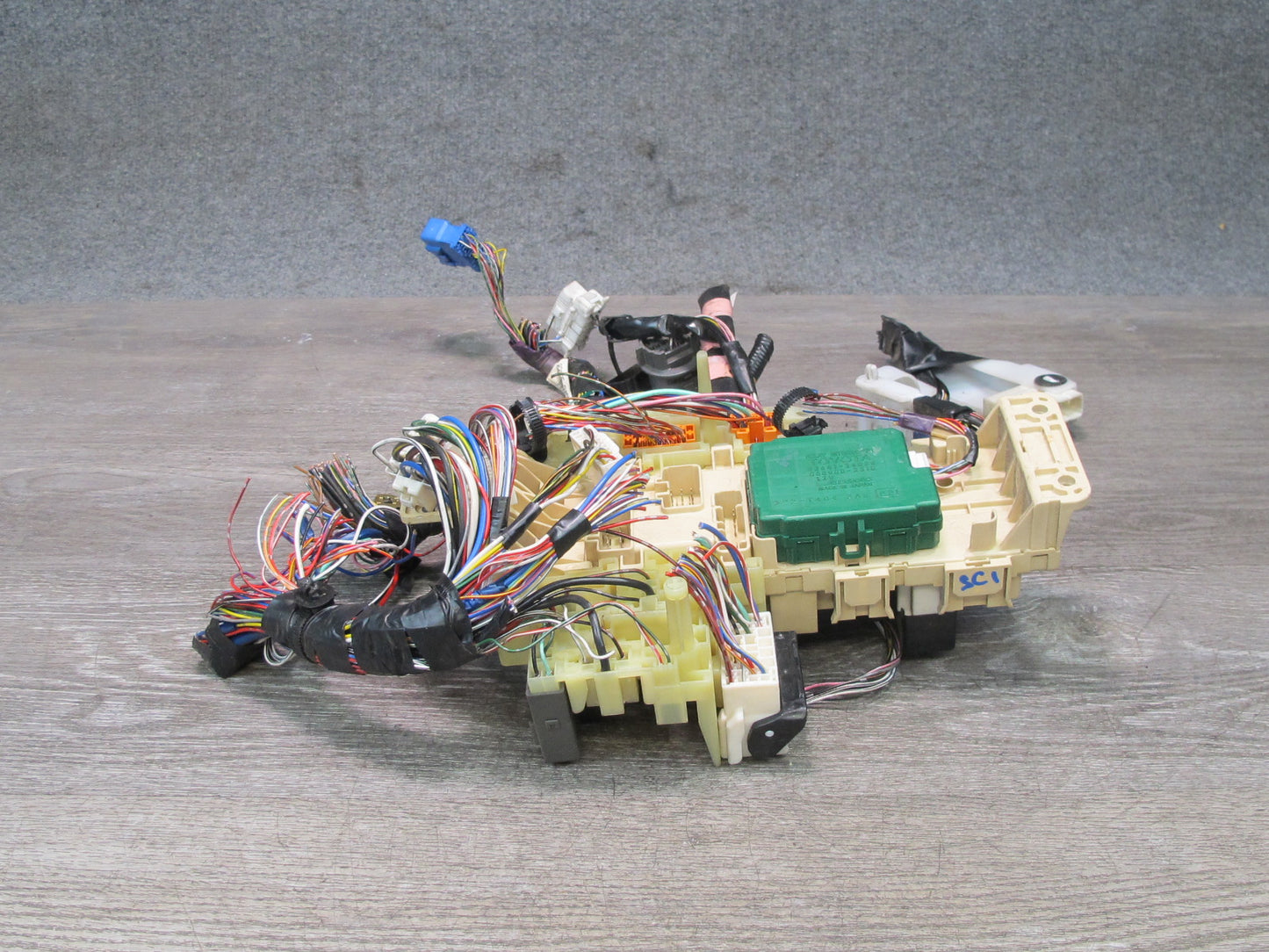 97-98 Lexus JZZ31L SC300 Interior Fuse Relay Box Module w Integration Relay OEM