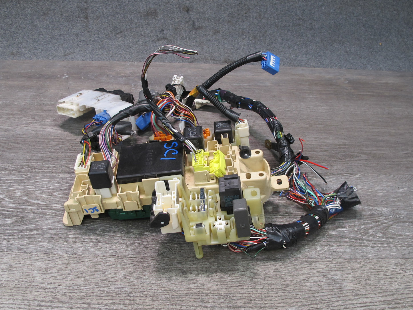 97-98 Lexus JZZ31L SC300 Interior Fuse Relay Box Module w Integration Relay OEM