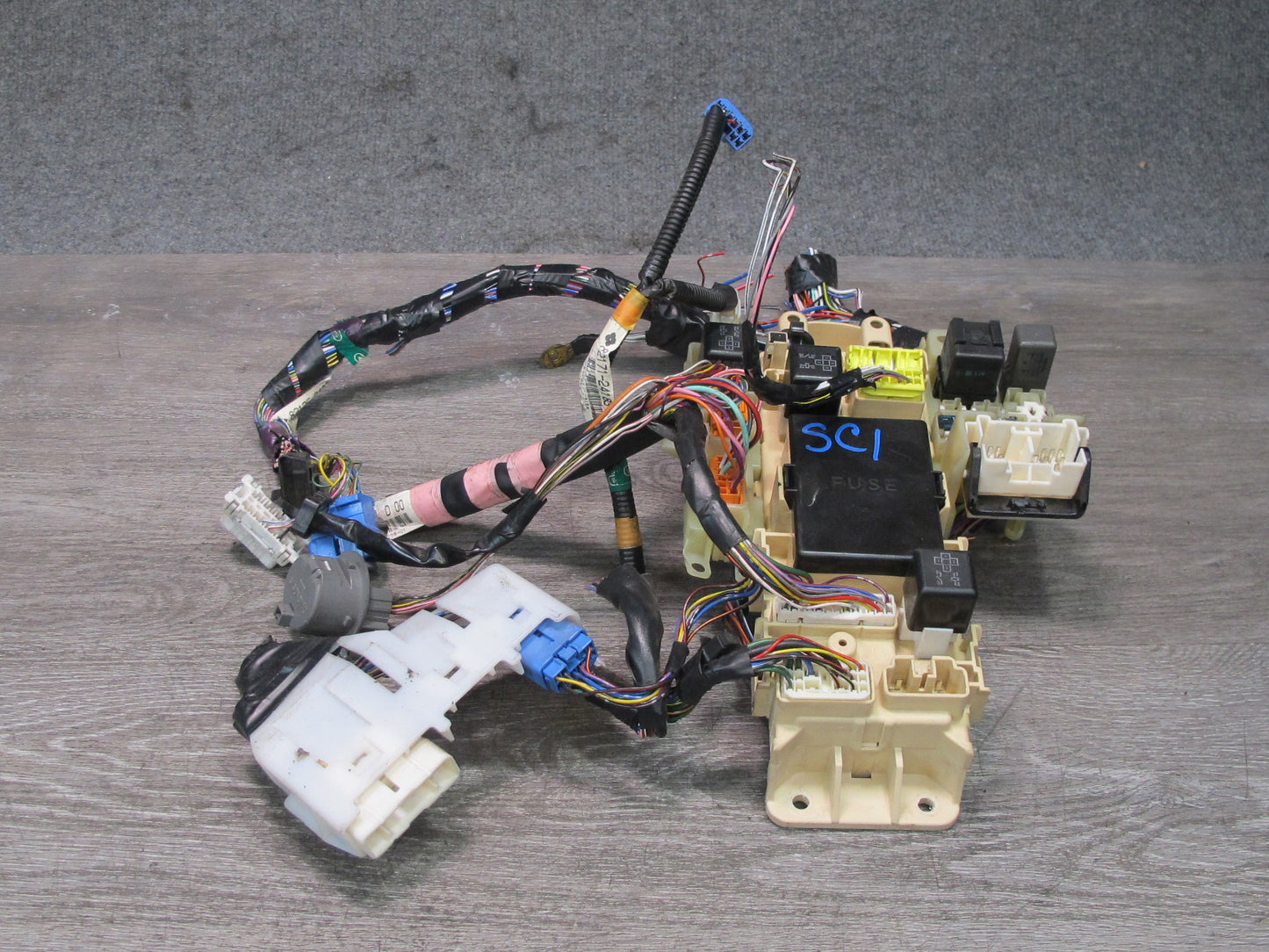 97-98 Lexus JZZ31L SC300 Interior Fuse Relay Box Module w Integration Relay OEM