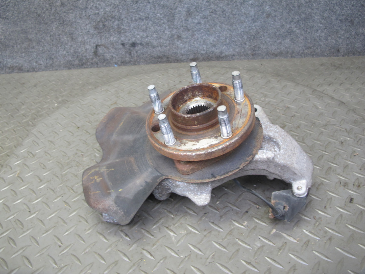 07-10 Saturn SKY Pontiac Solstice Rear Left Spindle Knuckle Wheel Hub 88K OEM