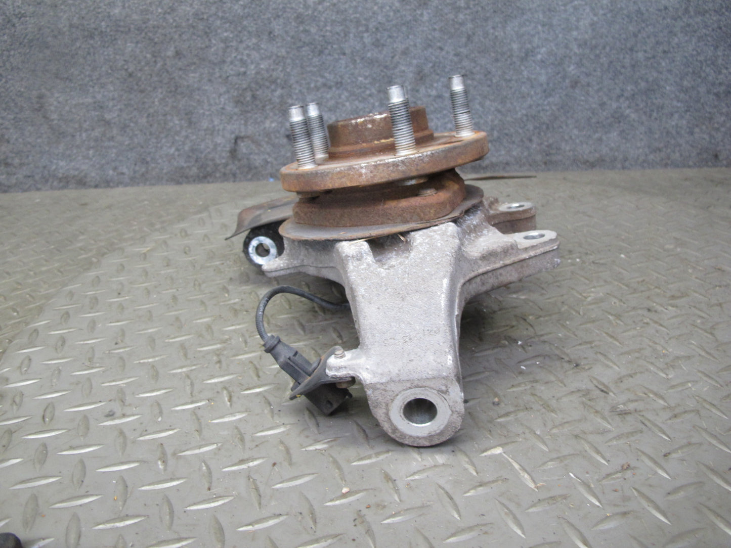07-10 Saturn SKY Pontiac Solstice Rear Left Spindle Knuckle Wheel Hub 88K OEM