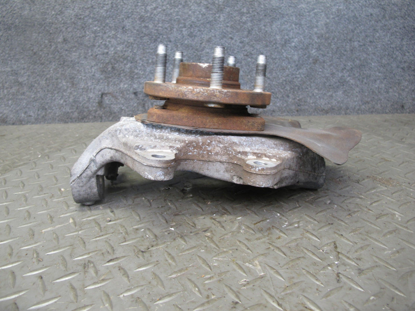 07-10 Saturn SKY Pontiac Solstice Rear Left Spindle Knuckle Wheel Hub 88K OEM