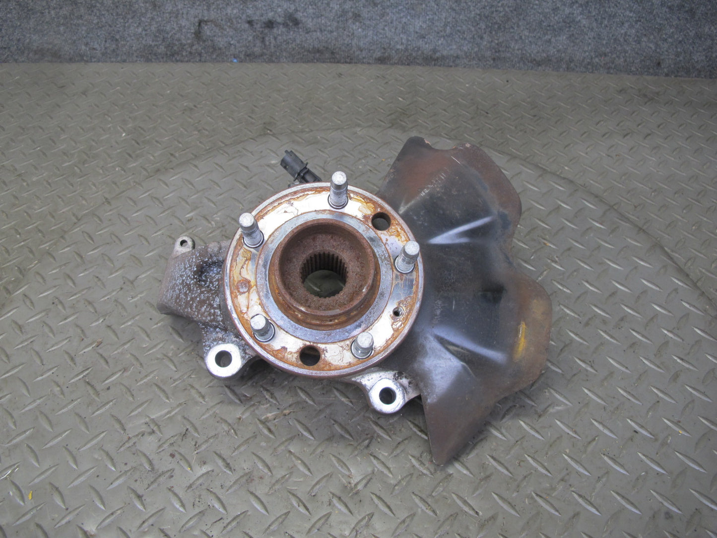 07-10 Saturn SKY Pontiac Solstice Front Right Spindle Knuckle Wheel Hub OEM