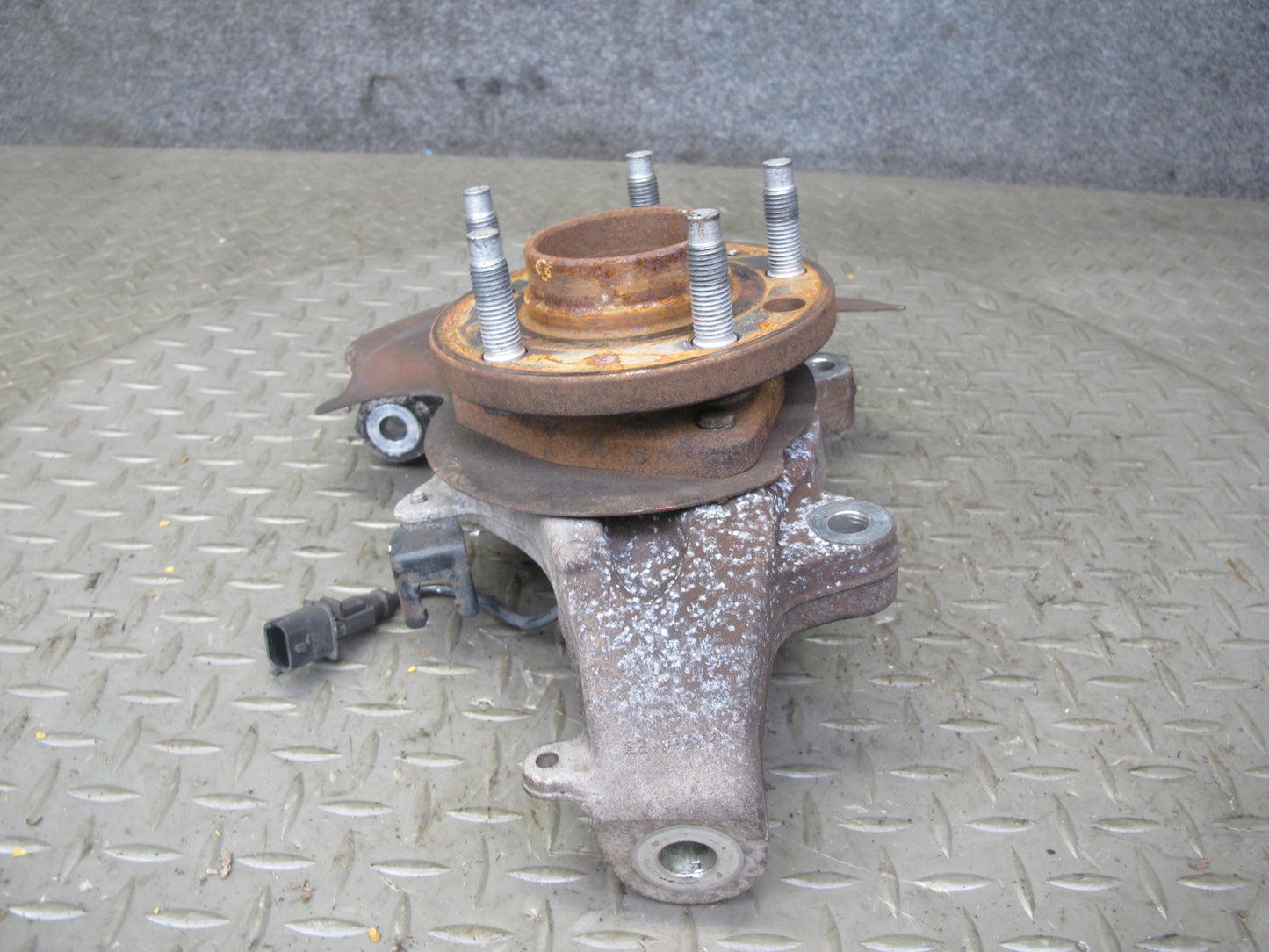 07-10 Saturn SKY Pontiac Solstice Front Right Spindle Knuckle Wheel Hub OEM