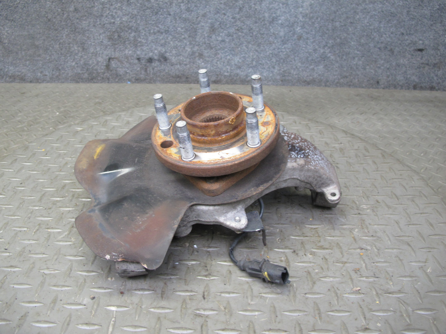 07-10 Saturn SKY Pontiac Solstice Front Right Spindle Knuckle Wheel Hub OEM