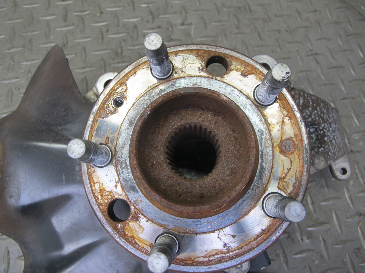 07-10 Saturn SKY Pontiac Solstice Front Right Spindle Knuckle Wheel Hub OEM