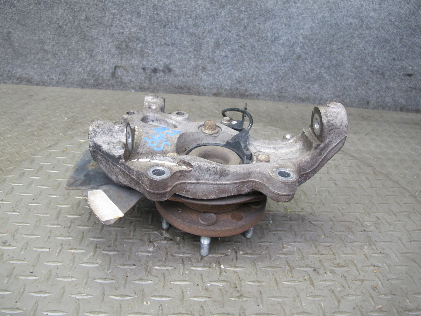07-10 Saturn SKY Pontiac Solstice Front Right Spindle Knuckle Wheel Hub OEM