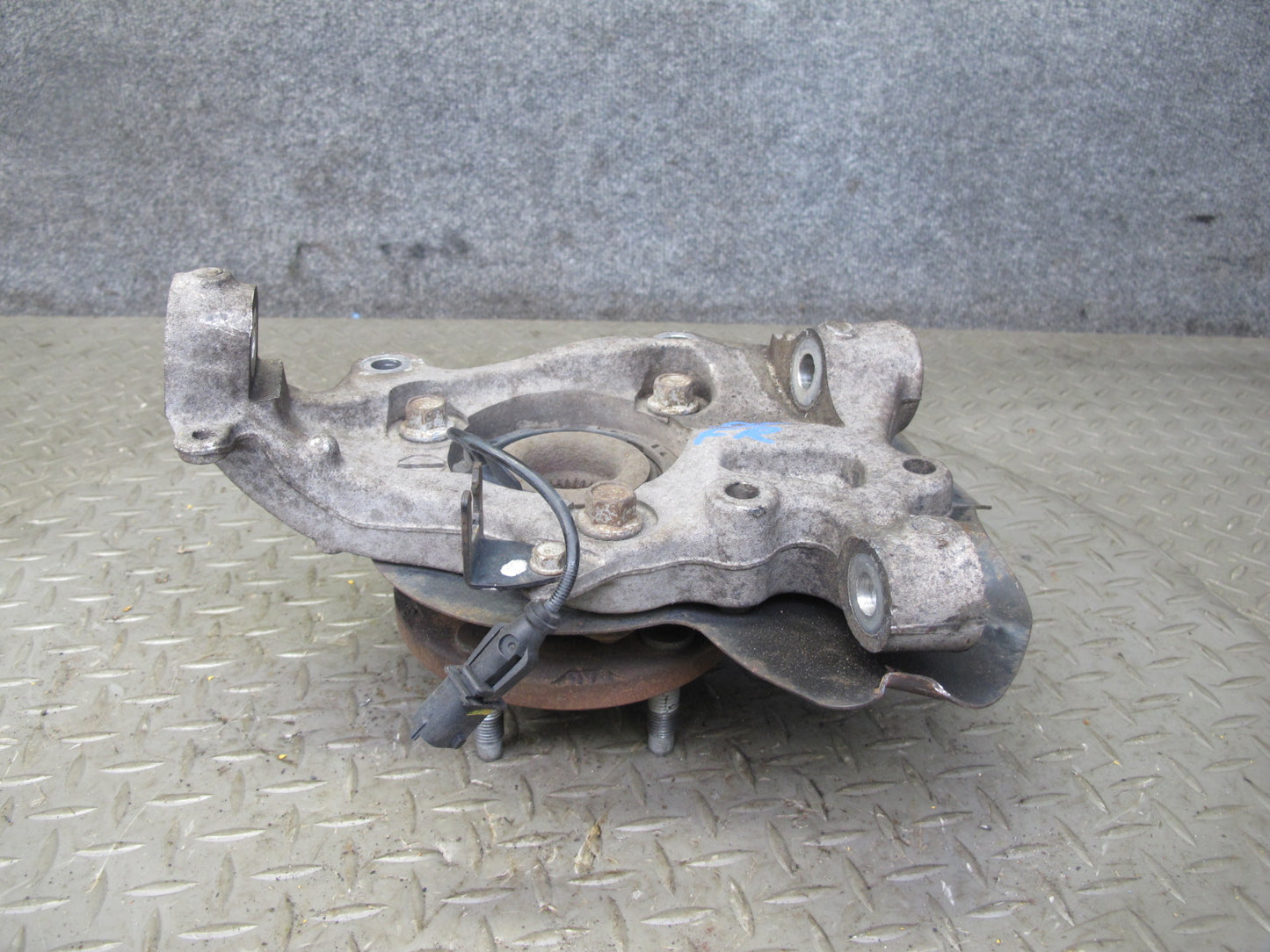 07-10 Saturn SKY Pontiac Solstice Front Right Spindle Knuckle Wheel Hub OEM